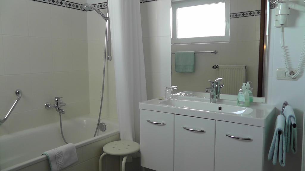 Hotel Kurhaus Uhlenberg バート・ミュンスターアイフェル エクステリア 写真