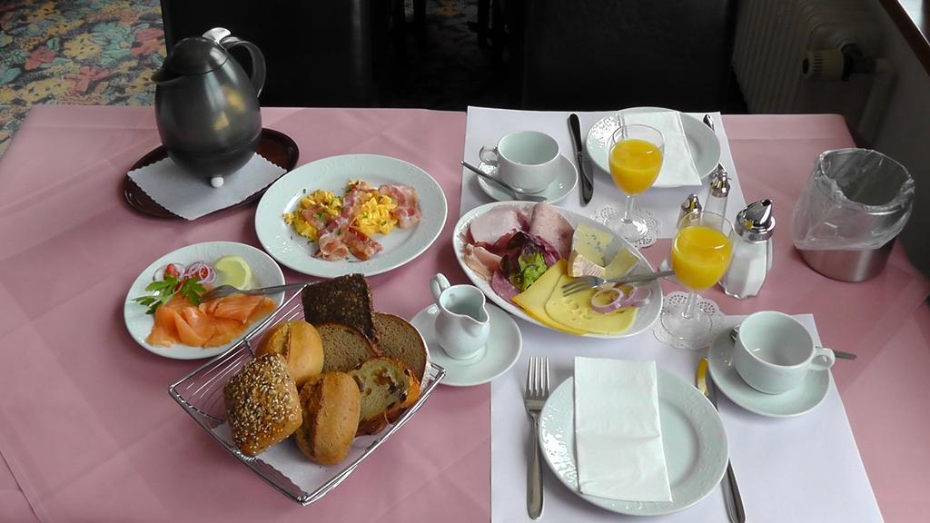 Hotel Kurhaus Uhlenberg バート・ミュンスターアイフェル エクステリア 写真